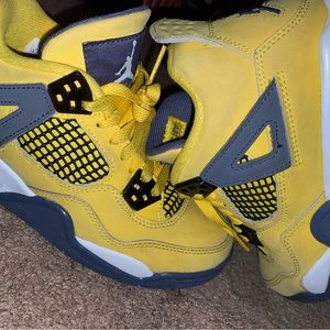 YELLOW JORDAN 4’s